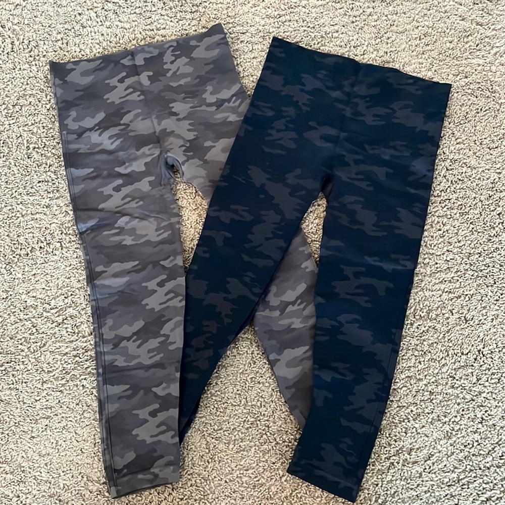 Spanx seamless cropped leggings!  2 pack deal!